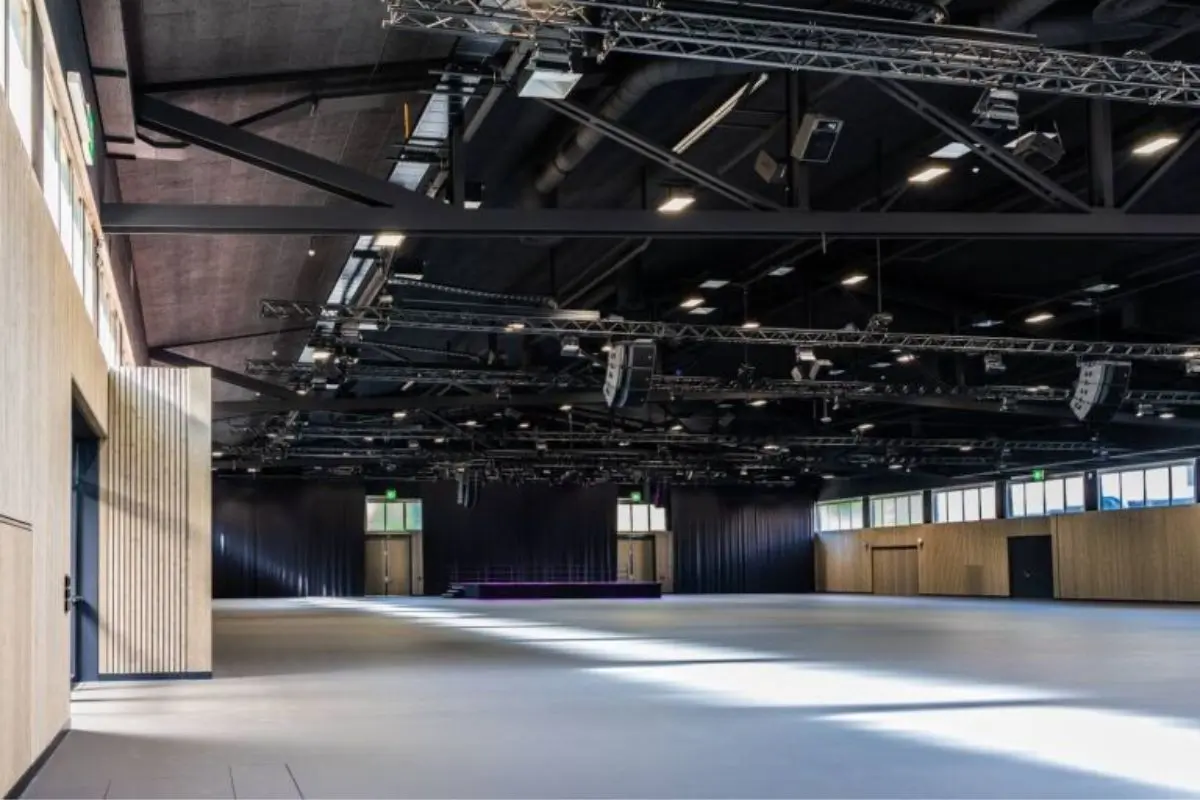 Moderne Eventhalle Winterthur leer