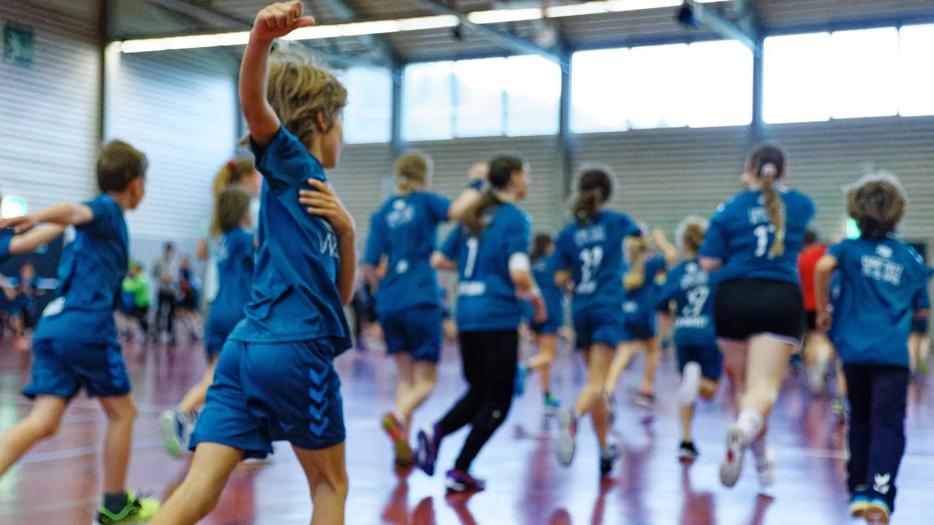 Winti Handball Camp - Aufwärmen - Eulachhallen Winterthur